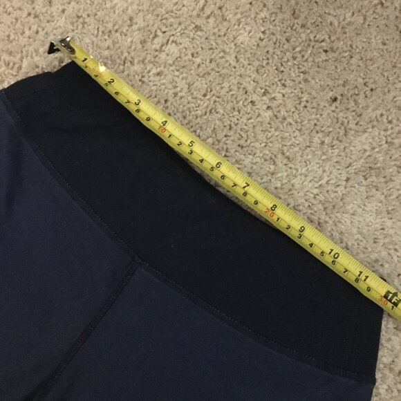 White-Capped Waves Cropped Yoga Pants - Picture 6 of 11